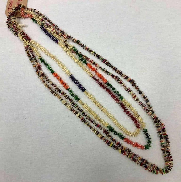 Necklace with colourful shortened quills