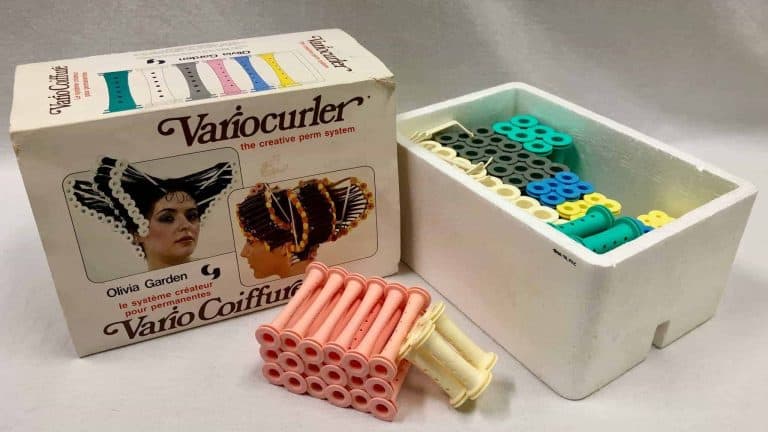 Box containing curlers in different diameters